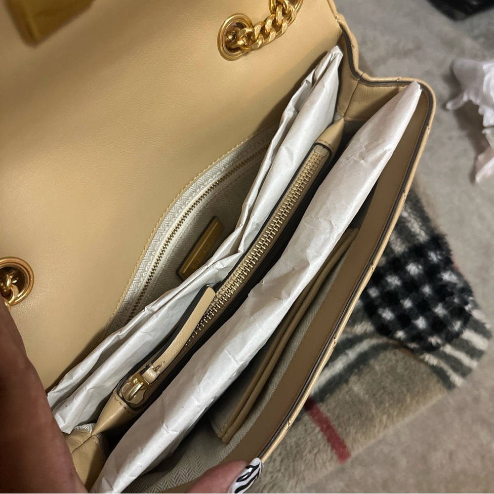 Tory Burch in the color desert dune 
Style Kira chevron convertible shoulder bag - Picture 9 of 12